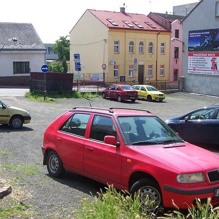 ホテル パリ Jičín エクステリア 写真