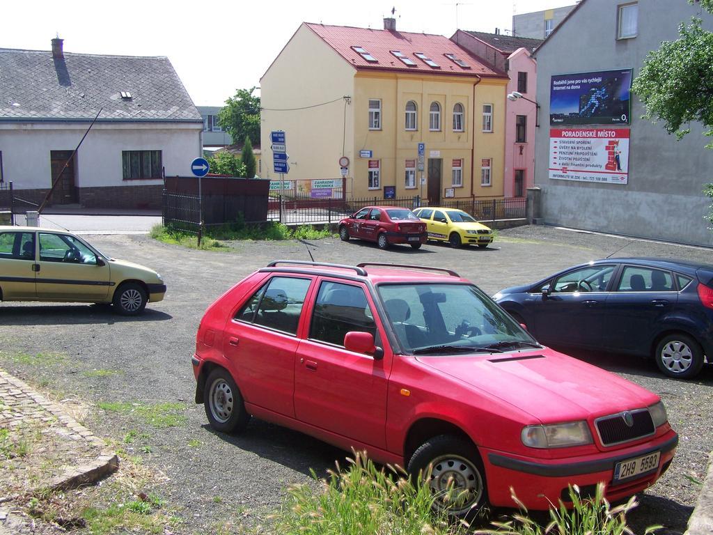 ホテル パリ Jičín エクステリア 写真